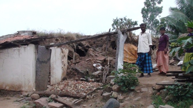 Malleshappa Hugar of Hiresindhogi, Koppal district, in front of his collapsed house.