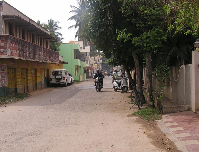 Almost all roads in Kolar, barring exceptions, look like this. You may get to see scraps of plastic, chocolate wrappers but heaps are very rare if not totally absent.