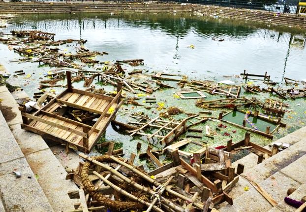 Ganesha festival and its after-effects at Sankey Tank in Bengaluru. (Pic source: The Hindu)